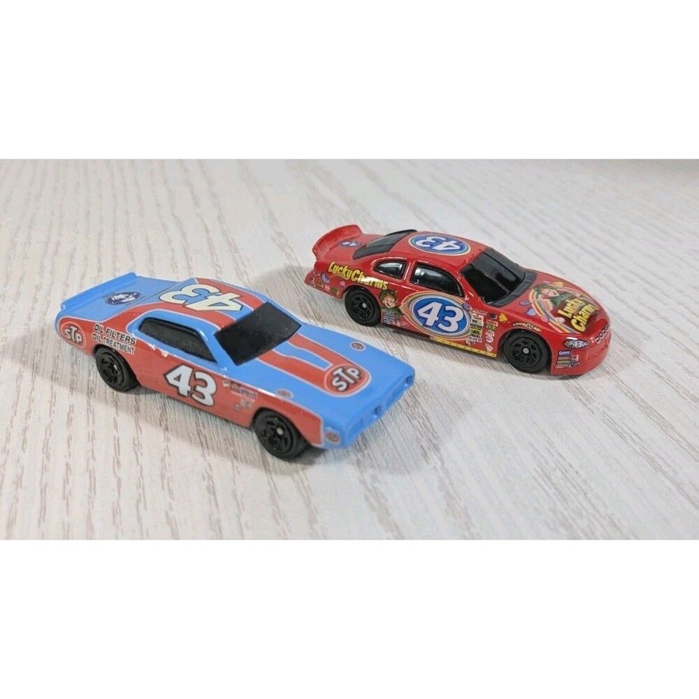 2 Hot Wheels #43 1974 Dodge Charger STP Lucky CharmsRichard Petty Nascar Diecast